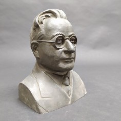 Busto di Palmiro Togliatti in bronzo alto 21 cm con fori per il fissaggio 2
