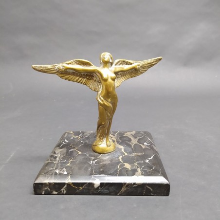 Scultura di donna alata Vittoria in ottone con base in marmo h. 15 cm