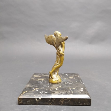 Scultura di donna alata Vittoria in ottone con base in marmo h. 15 cm