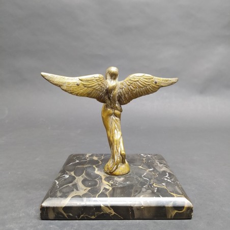 Scultura di donna alata Vittoria in ottone con base in marmo h. 15 cm