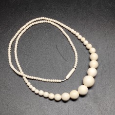 Collana in sfere di bianche possibile avorio periodo anni 60/70 2