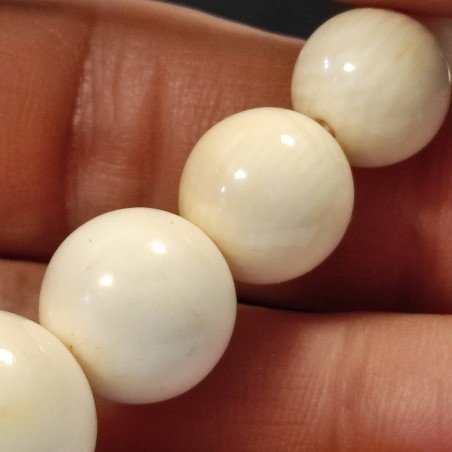 Collana in sfere di bianche possibile avorio periodo anni 60/70