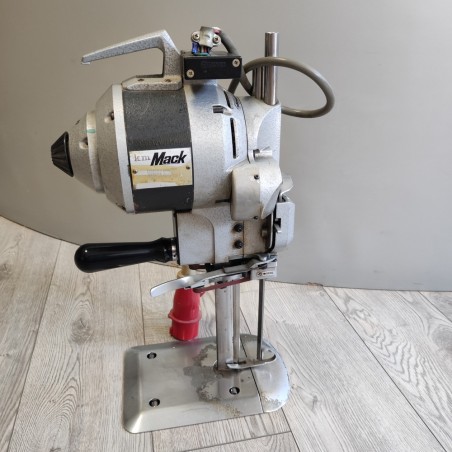 Taglierina verticale per tessuti marca KM modello L-728 usata