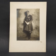 Foto di scena di attore non identificato con autografo datato 1929