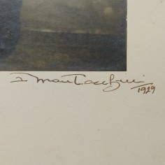 Foto di scena di attore non identificato con autografo datato 1929 2