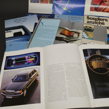 Lotto di 15 cataloghi di auto Mercedes-Benz e volantini informativi
