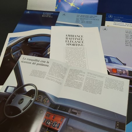 Lotto di 15 cataloghi di auto Mercedes-Benz e volantini informativi