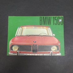 Catalogo delle automobili BMW 1500 in francese con sbucciature e macchie