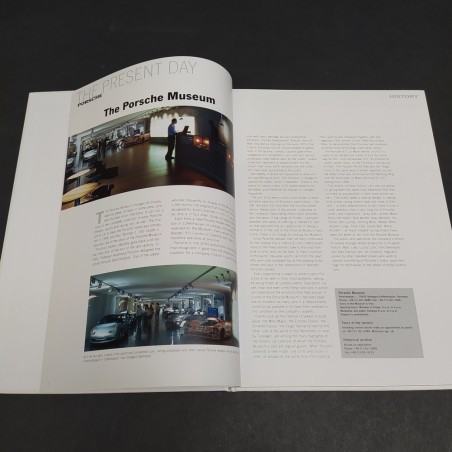 Catalogo del museo Porsche di Stoccarda in inglese, copertina rigida, 160 pagine