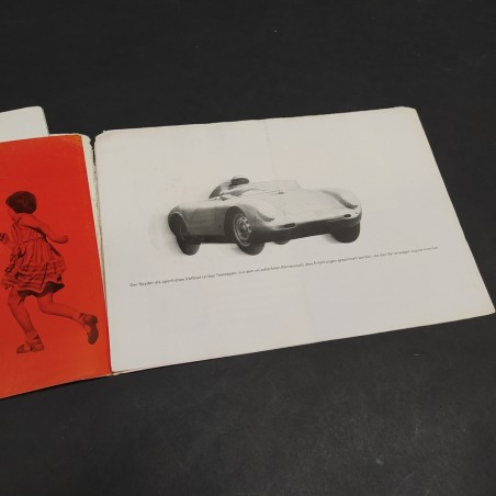 Catalogo delle vetture Porsche in tedesco. Pagine staccate e strappi