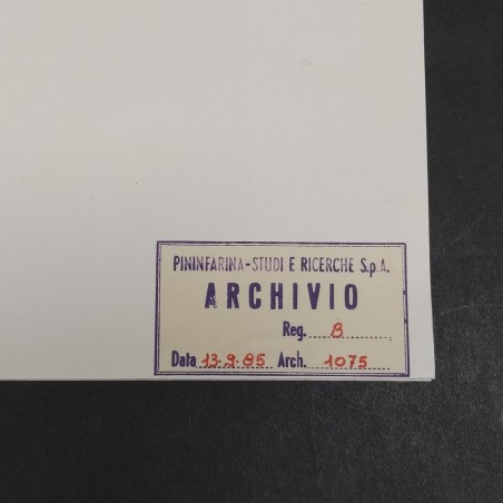 Cartellina proveniente dall'archivio Pininfarina num.1075 in francese. Buono