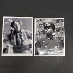 Lotto di 2 fotografie con poliziotto afroamericano a New York e nativo americano