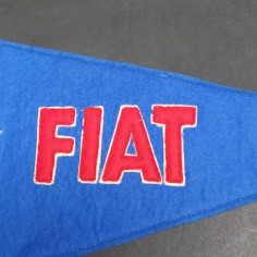 Bandierina triangolare Fiat in panno lenci con foro per cordino. Lana forellata 2