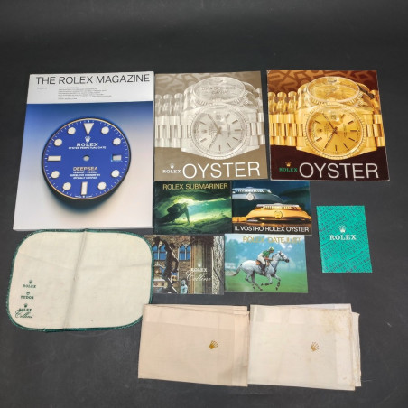 Lotto di 11 documenti, gadget e cataloghi di orologi Rolex in diverse lingue