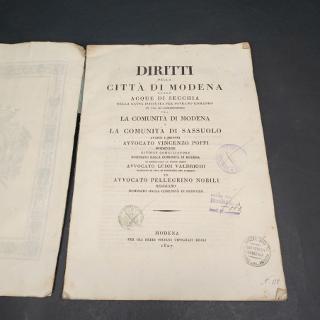 Libro Diritti città di Modena sulle acque di Secchia, 1827. Rilegatura strappata