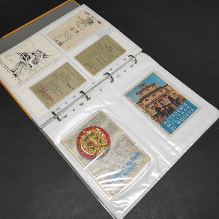 Lotto di 200 cartoline, tesserini e fotografie dell'Accademia Militare di Modena
