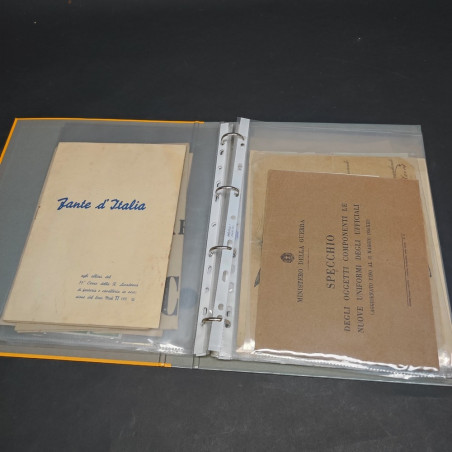 Blocco di documenti Scuola Militare, libretti, lettere e cartoline ingialliti