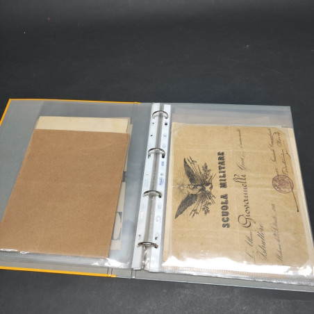 Blocco di documenti Scuola Militare, libretti, lettere e cartoline ingialliti