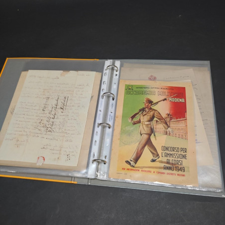 Blocco di documenti Scuola Militare, libretti, lettere e cartoline ingialliti