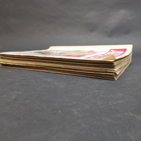Lotto di 16 numeri della rivista Auto italiana 1947. Ingiallimenti, sbucciature