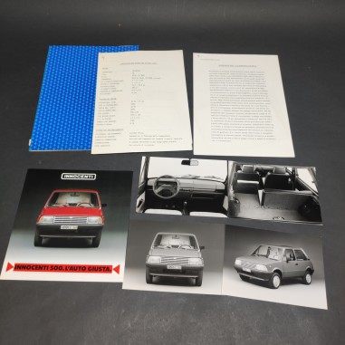 Cartellina con catalogo automobili Innocenti 500 e cartoline. Segni di ruggine