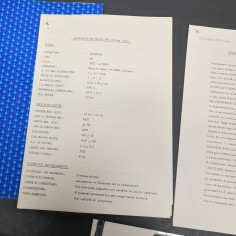 Cartellina con catalogo automobili Innocenti 500 e cartoline. Segni di ruggine 2