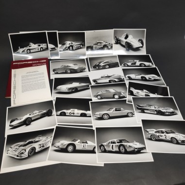 Cartellina Porsche Museum 1986 con notizie stampa e foto. Ingrigimenti e strappi