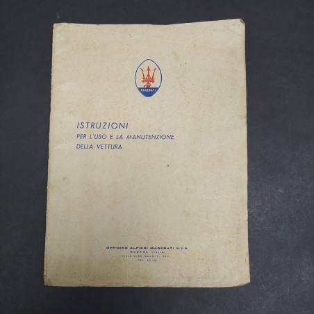 Libretto uso e manutenzione auto Maserati due posti. Macchie e spellatura