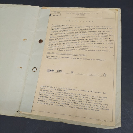 Libretto uso e manutenzione auto Maserati due posti. Macchie e spellatura