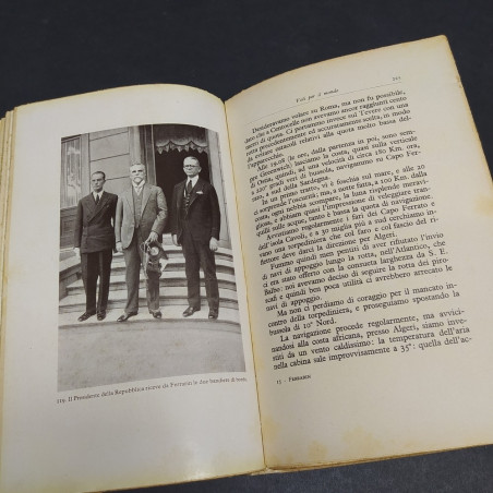 Volume Voli per il mondo, Arturo Ferrarin, Mondadori 1929. Fioritura della carta