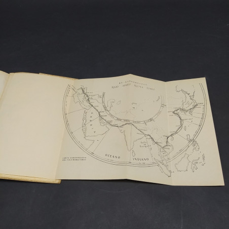 Volume Voli per il mondo, Arturo Ferrarin, Mondadori 1929. Fioritura della carta