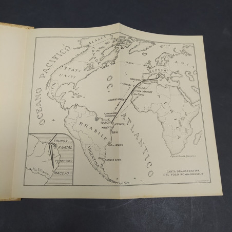 Volume Voli per il mondo, Arturo Ferrarin, Mondadori 1929. Fioritura della carta