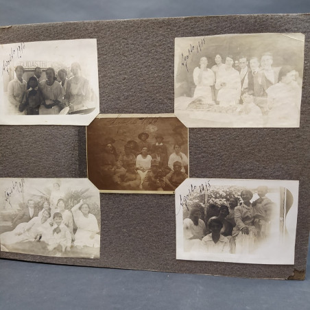 Album di fotografie di famiglia dei primi del '900. Alcune foto sono sbiadite