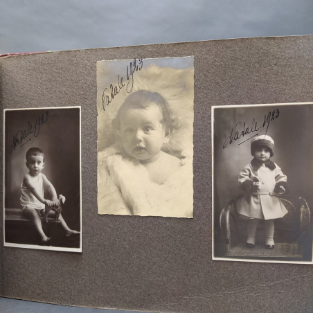 Album di fotografie di famiglia dei primi del '900. Alcune foto sono sbiadite