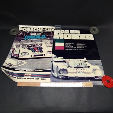 Lotto di 2 poster auto Porsche circuiti di Monza e Imola. Strappi e segni
