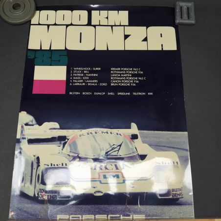 Lotto di 2 poster auto Porsche circuiti di Monza e Imola. Strappi e segni