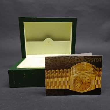 Cofanetto Rolex in legno per orologi, interno foderato e documenti. Spellature