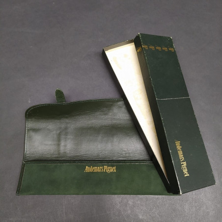 Fodero porta orologi Audemars Piguet verde in pelle con fibbia e logo dorati