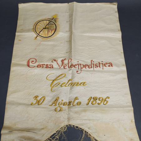 Gaghliardetto 1° premio corsa velocipedistica Cetona 1896 dipinto a mano.Strappo