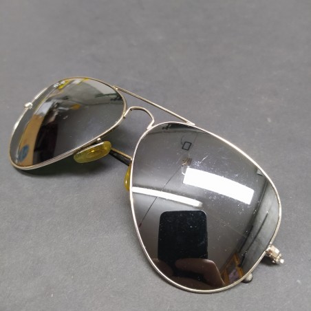 Occhiali da sole a specchio Ray-Ban a goccia, lenti grige con leggeri segni