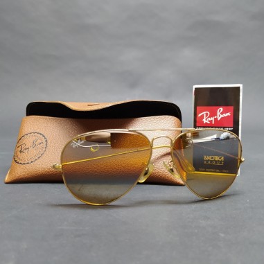 Occhiali da sole Ray-Ban a goccia con lenti e montatura dorate. Buono stato