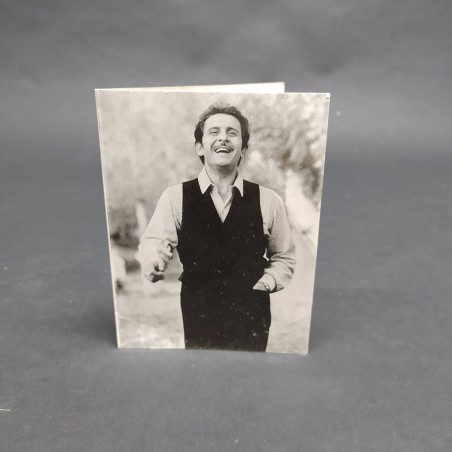 Cartoncino con due fotografie di Domenico Modugno con autografo e dedica