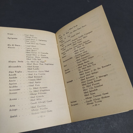 Lista di alberghi che accettano pagamento con travellers cheques, 1930. Graffio