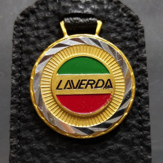 Portachiavi Laverda in pelle nera con logo a medaglia smaltata basculante. Buono 2