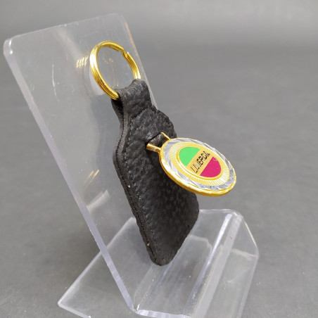 Portachiavi Laverda in pelle nera con logo a medaglia smaltata basculante. Buono