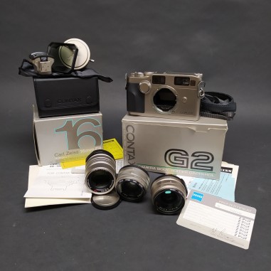 Lotto di 5 elementi per macchine fotografiche Contax, corpo macchina e obiettivi