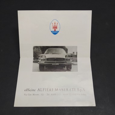 Catalogo automobili Maserati in italiano e inglese, anni '60. Piega centrale