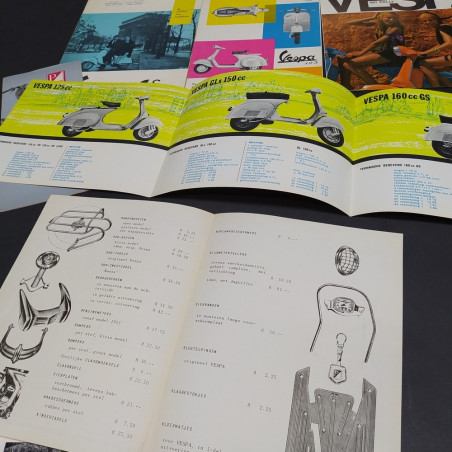 Lotto di 11 cataloghi motocicletta Vespa in lingua olandese anni '60/'70