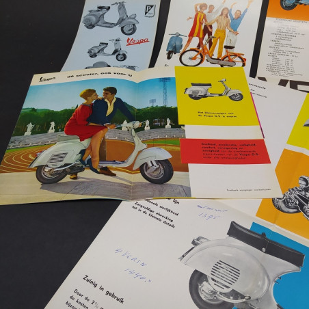 Lotto di 11 cataloghi motocicletta Vespa in lingua olandese anni '60/'70