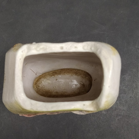 Vaso in ceramica a firma Minghetti Bologna con decorazione a tema calzature